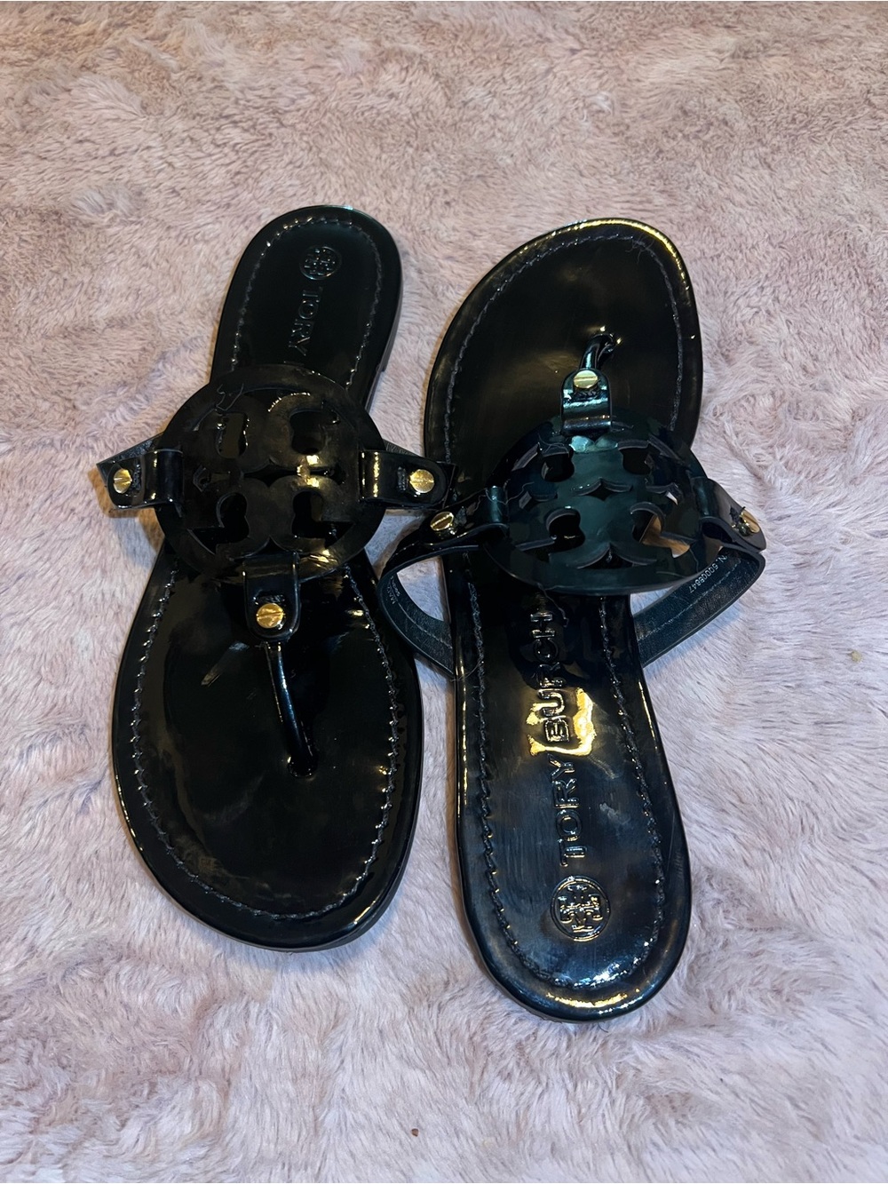 Tory Burch Black Patent Miller Thong Sandals - Picture 2 of 12
